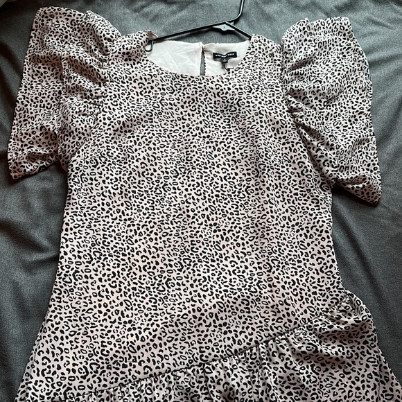 🦇 Who what wear Size small Ruffled animal print dress - Picture 5 of 16